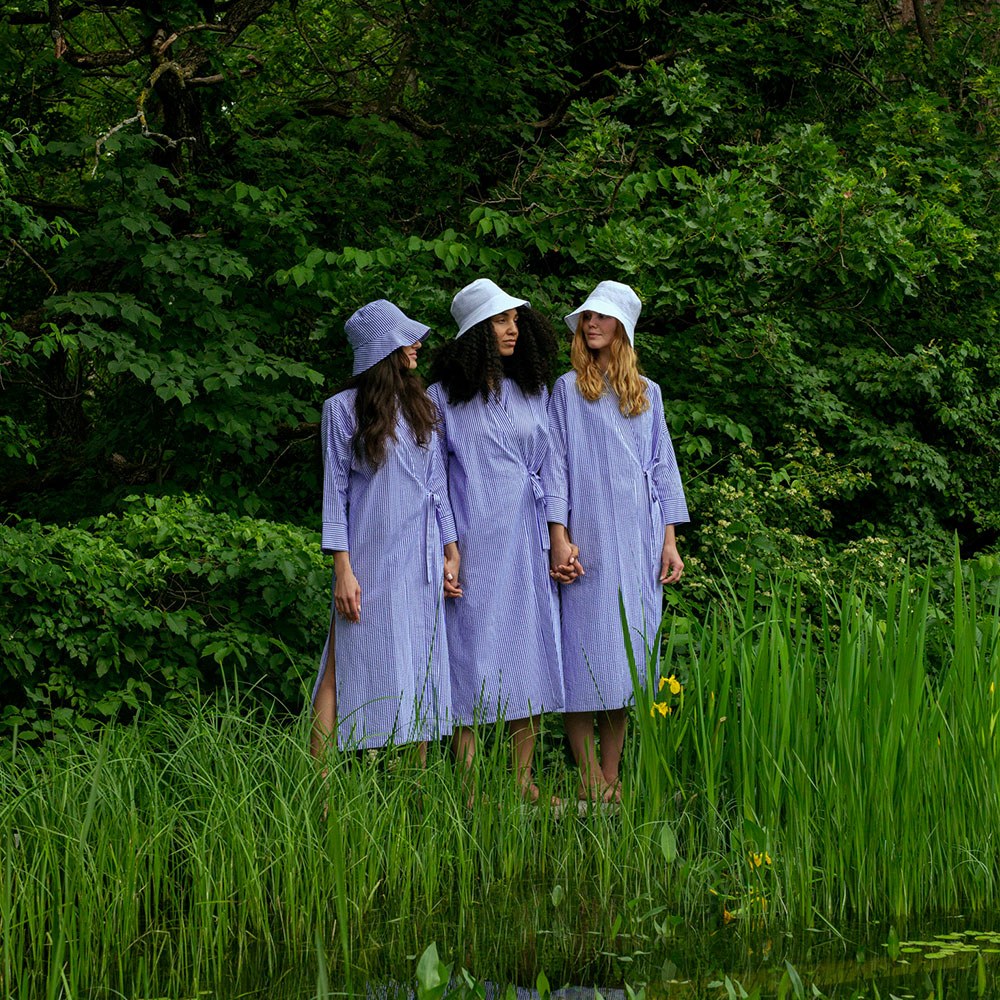 Thermalbad Wickelkleid blau weiss gestreift Wald