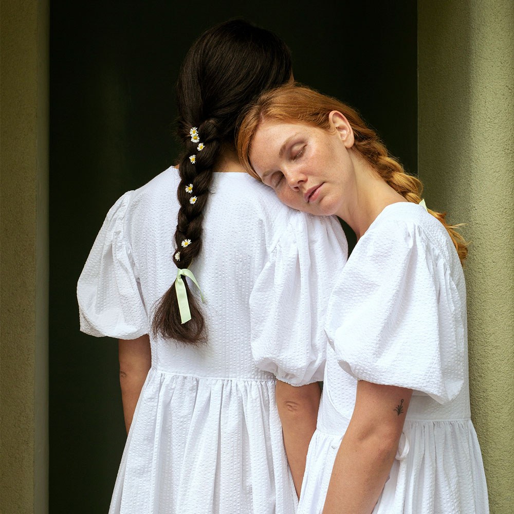 Thermalbad Wickelkleid mit Puffaermeln weiss Models