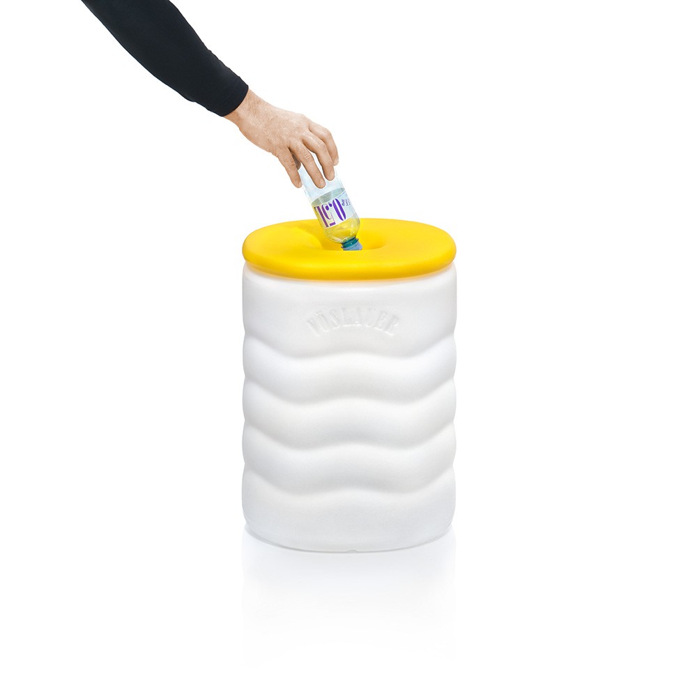 Voeslauer Recyclingtonne Klein in Use